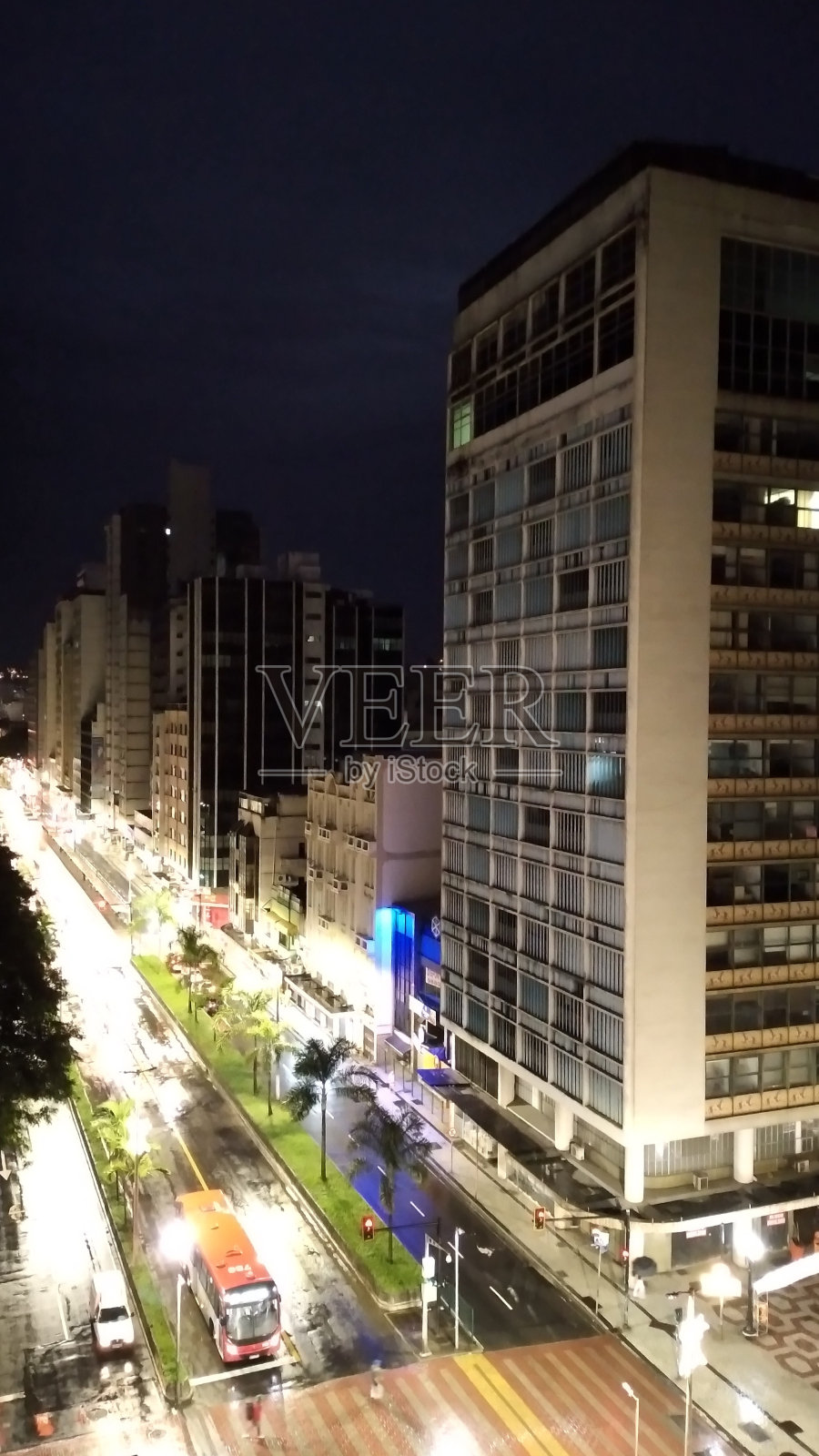 晚上在Juiz de Fora的Rio Branco大道照片摄影图片