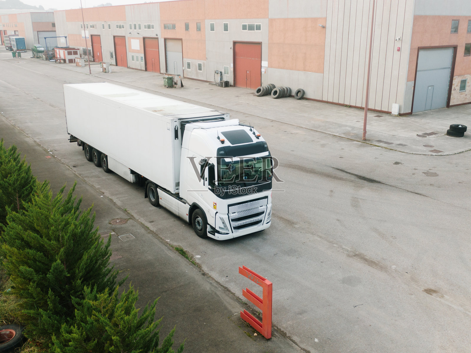 工业区的半挂车照片摄影图片