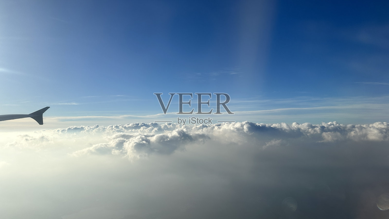 从飞机窗口看到的乘客照片摄影图片