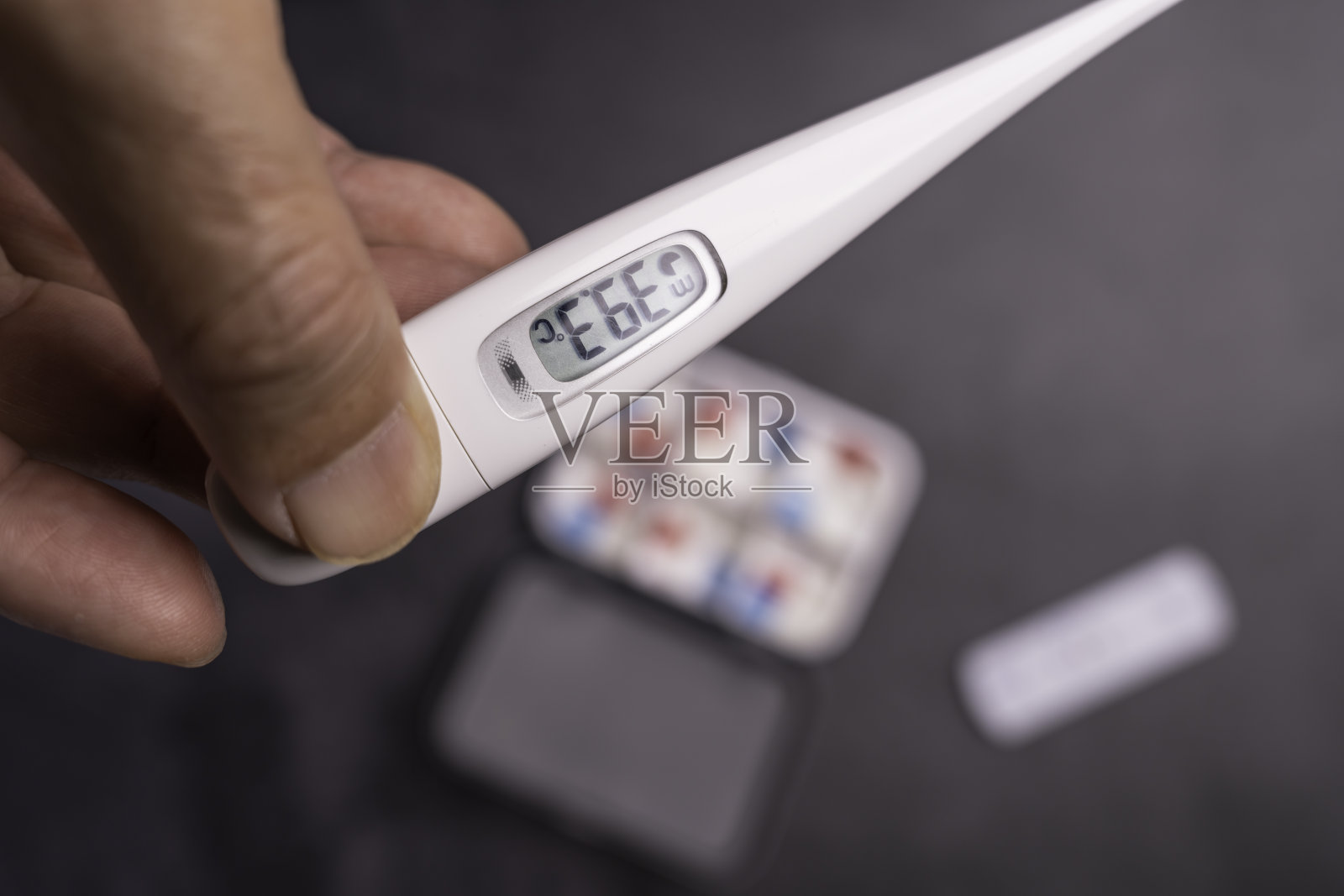 新型冠状病毒阳性高热药照片摄影图片