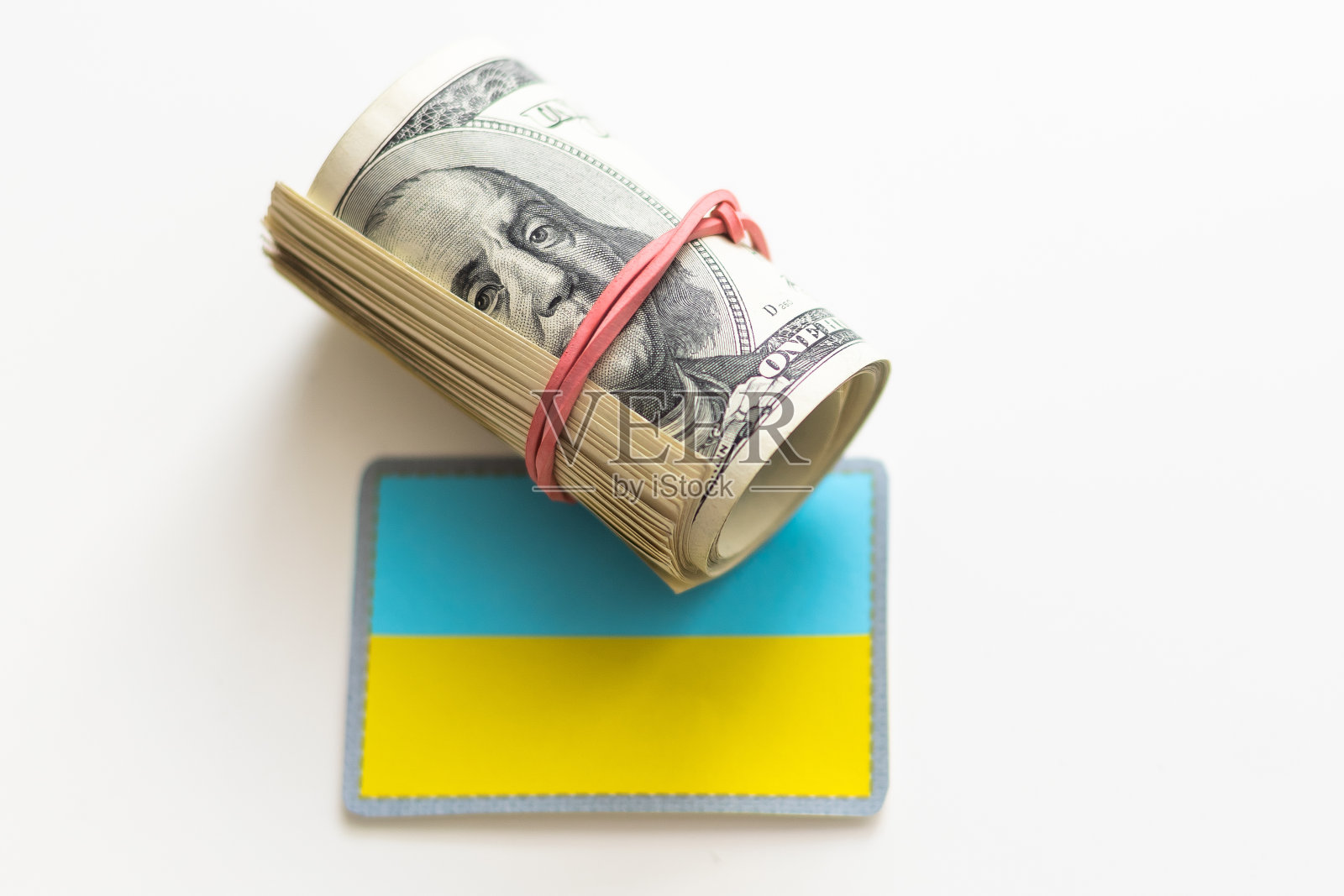 100美元纸币和乌克兰国旗为设计目的照片摄影图片