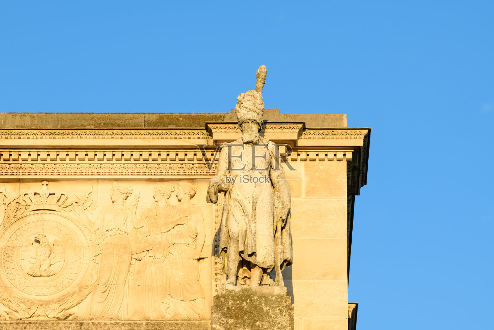 卡鲁塞尔凯旋门，在欧洲，在法国，在法兰西岛，在巴黎，在夏天，在一个阳光明媚的日子。照片摄影图片