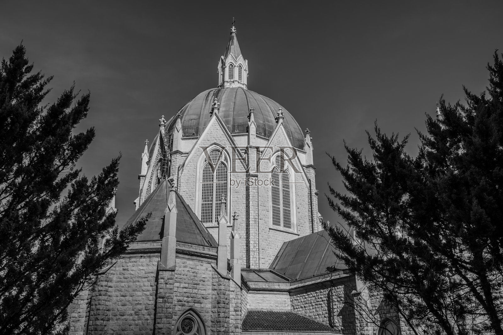 Castelpetroso, Isernia, Molise。阿多罗拉塔圣母的圣所。照片摄影图片