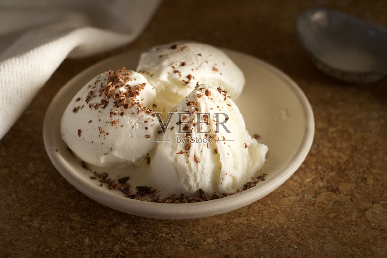 巧克力奶油冰淇淋照片摄影图片