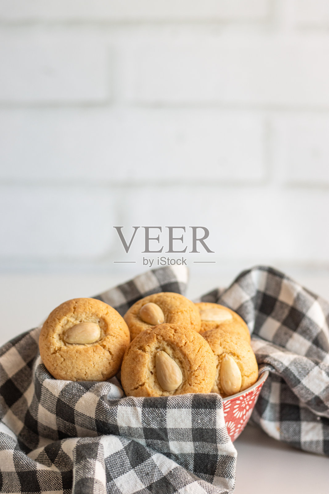 中国糕点，用磨碎的绿豆做成。照片摄影图片