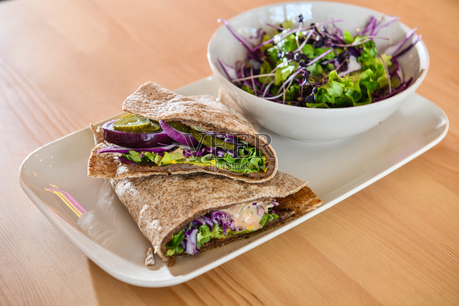 蔬菜沙拉玉米饼卷照片摄影图片