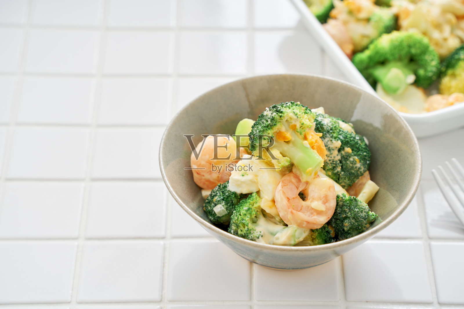 花椰菜和鞑靼虾沙拉照片摄影图片