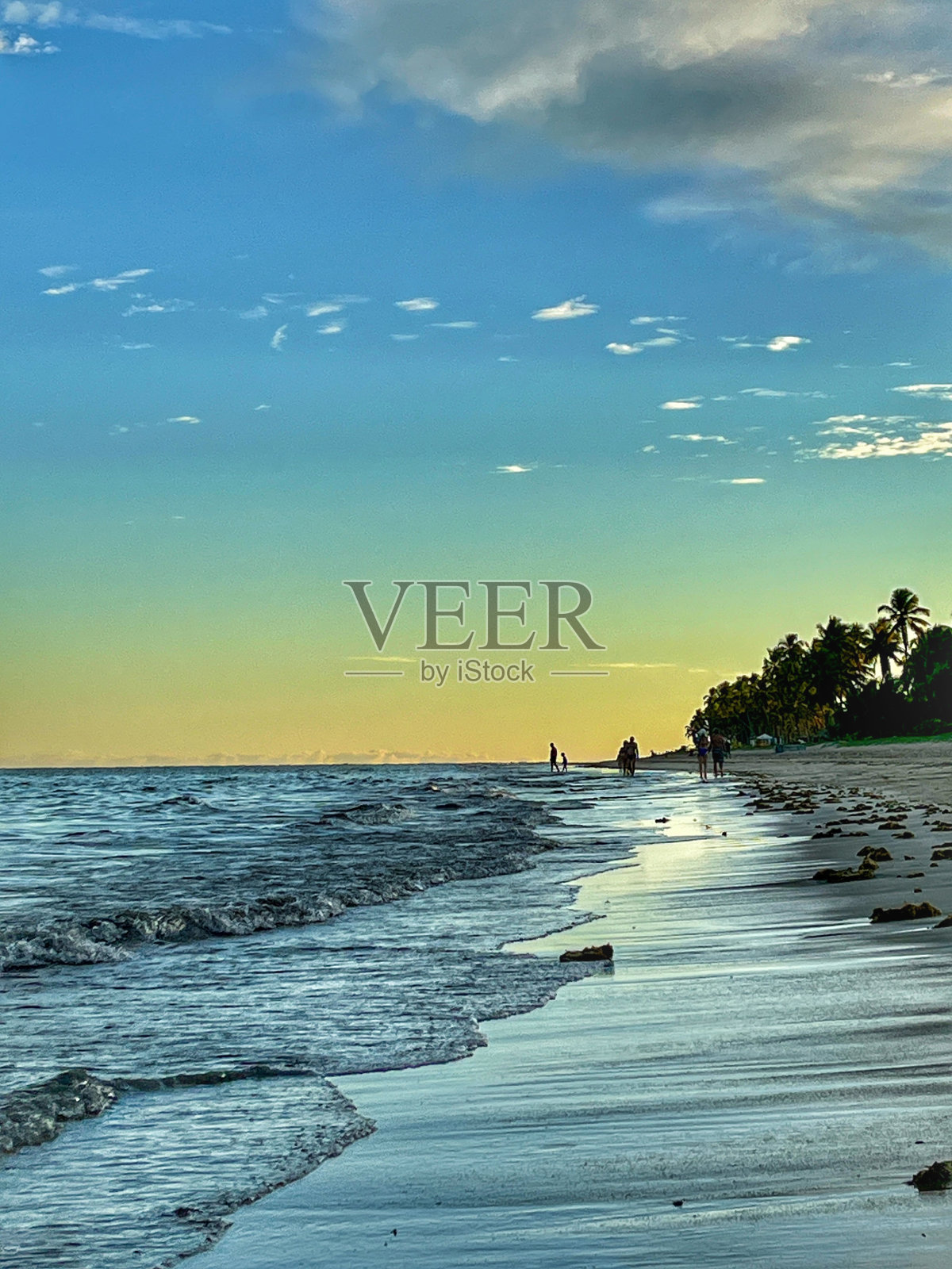 湛蓝的海水在日本海滩日落照片摄影图片