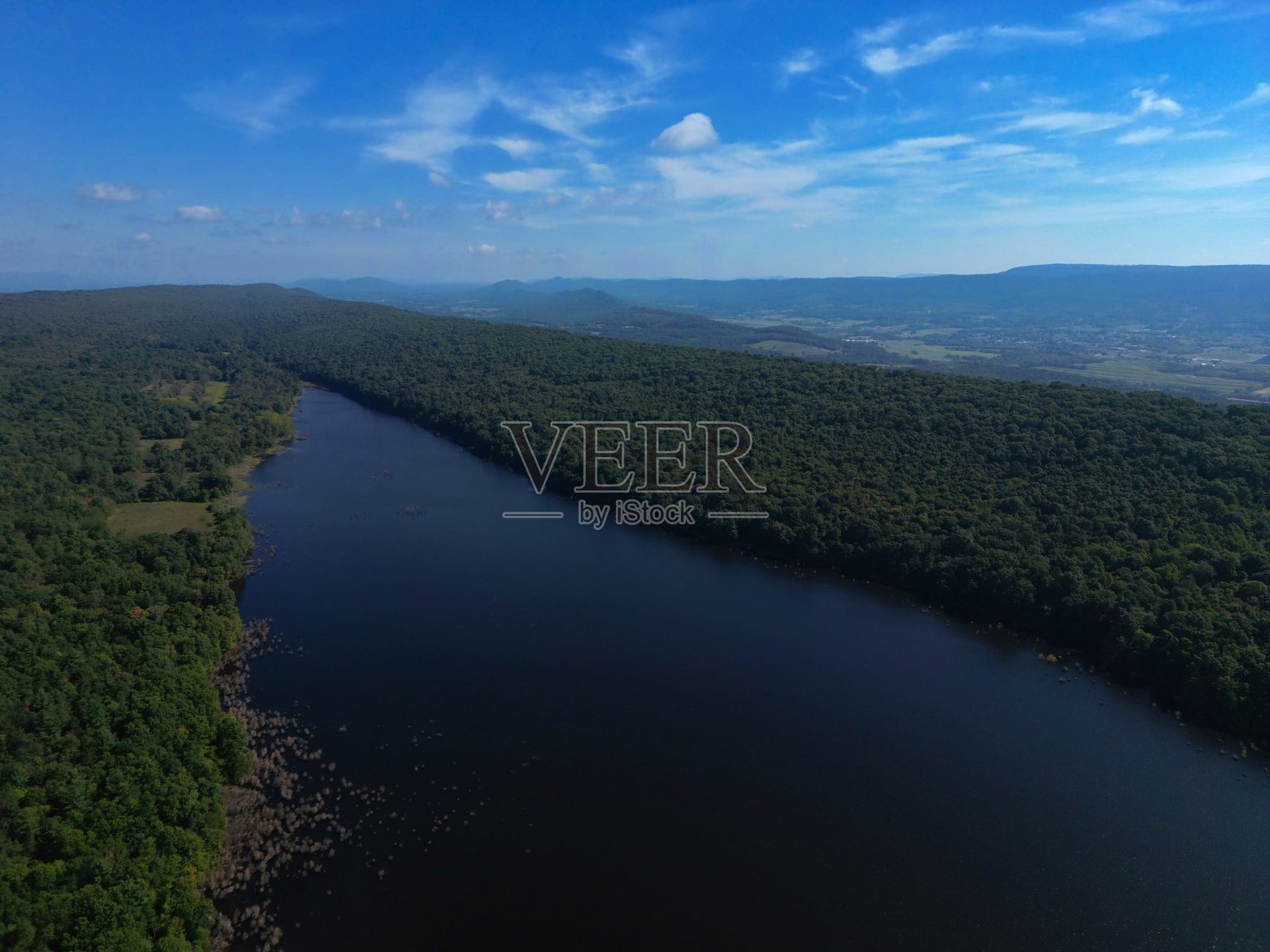 山间湖照片摄影图片