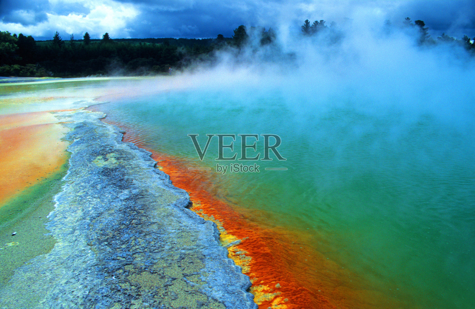 新西兰北岛罗托鲁瓦附近的温泉照片摄影图片