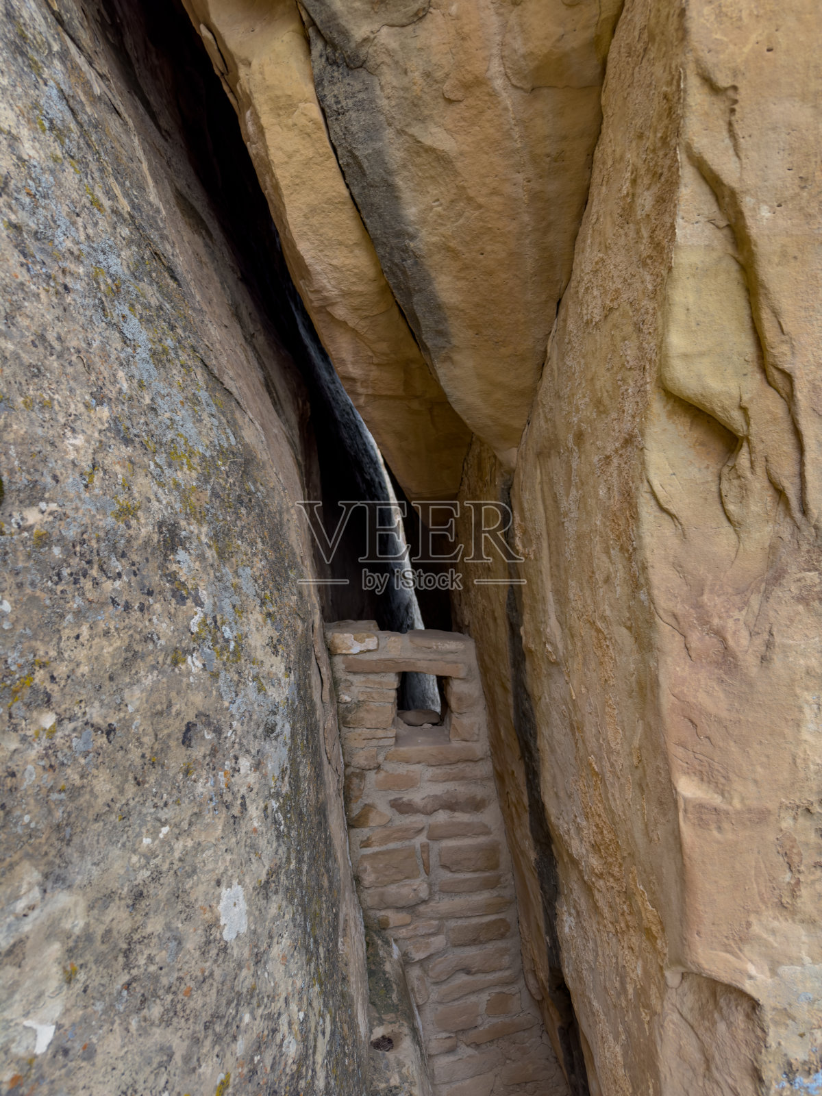 阳台房缝砌石墙照片摄影图片