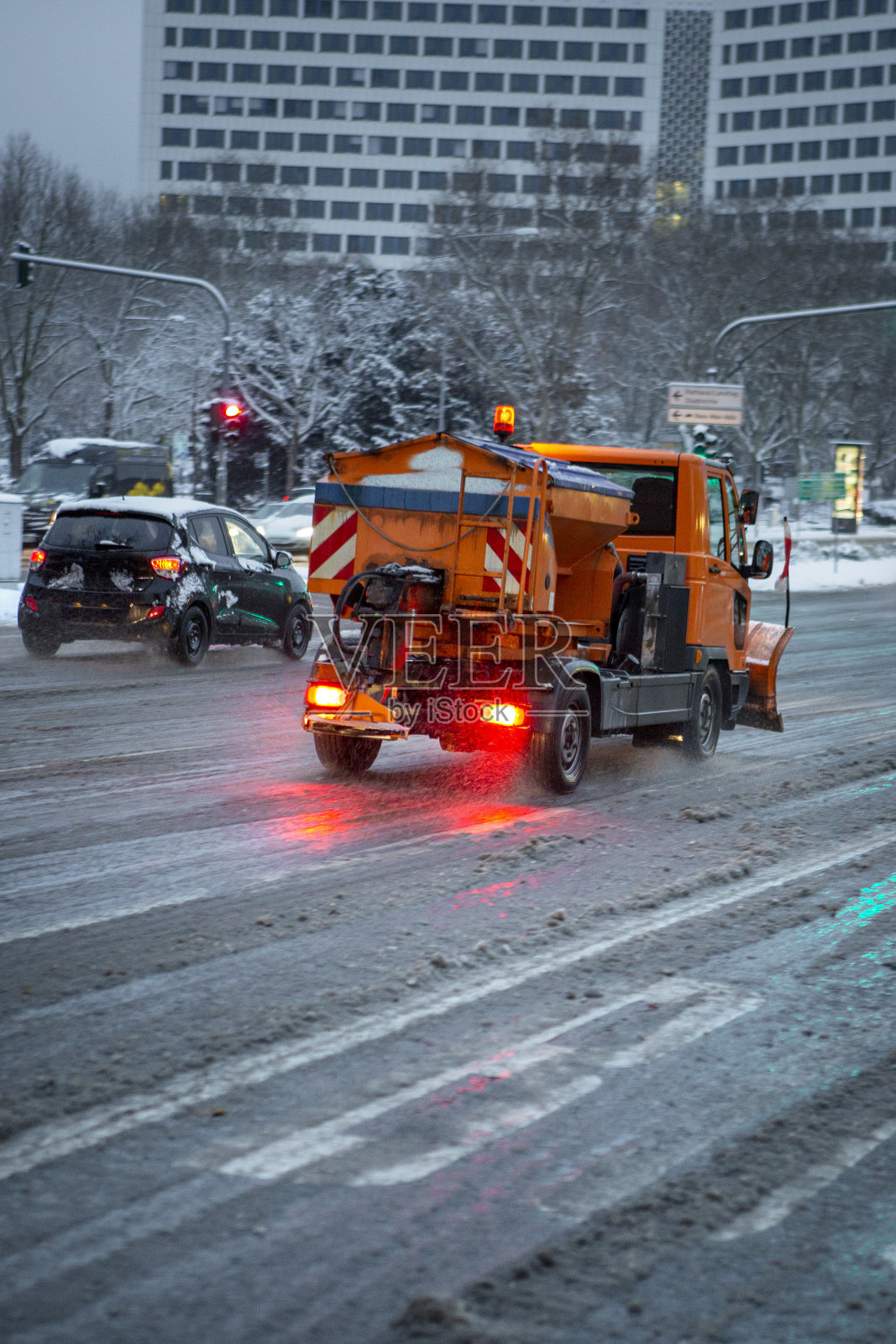 街道上的扫雪机迷你卡车照片摄影图片