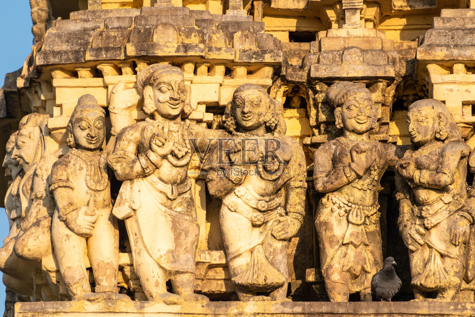 戈普拉姆塔上的印度教神像和人物雕刻照片摄影图片