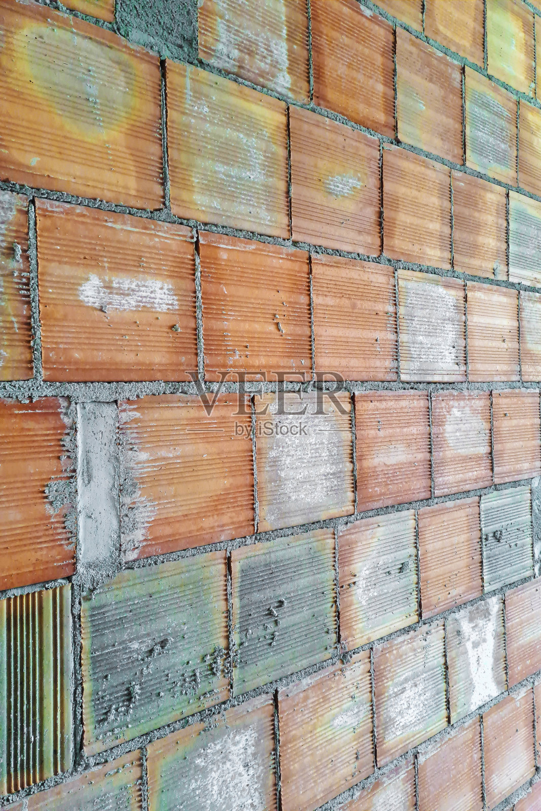 用空心砖制成的砖墙，用于意大利建筑工地建筑物内的轻隔板照片摄影图片