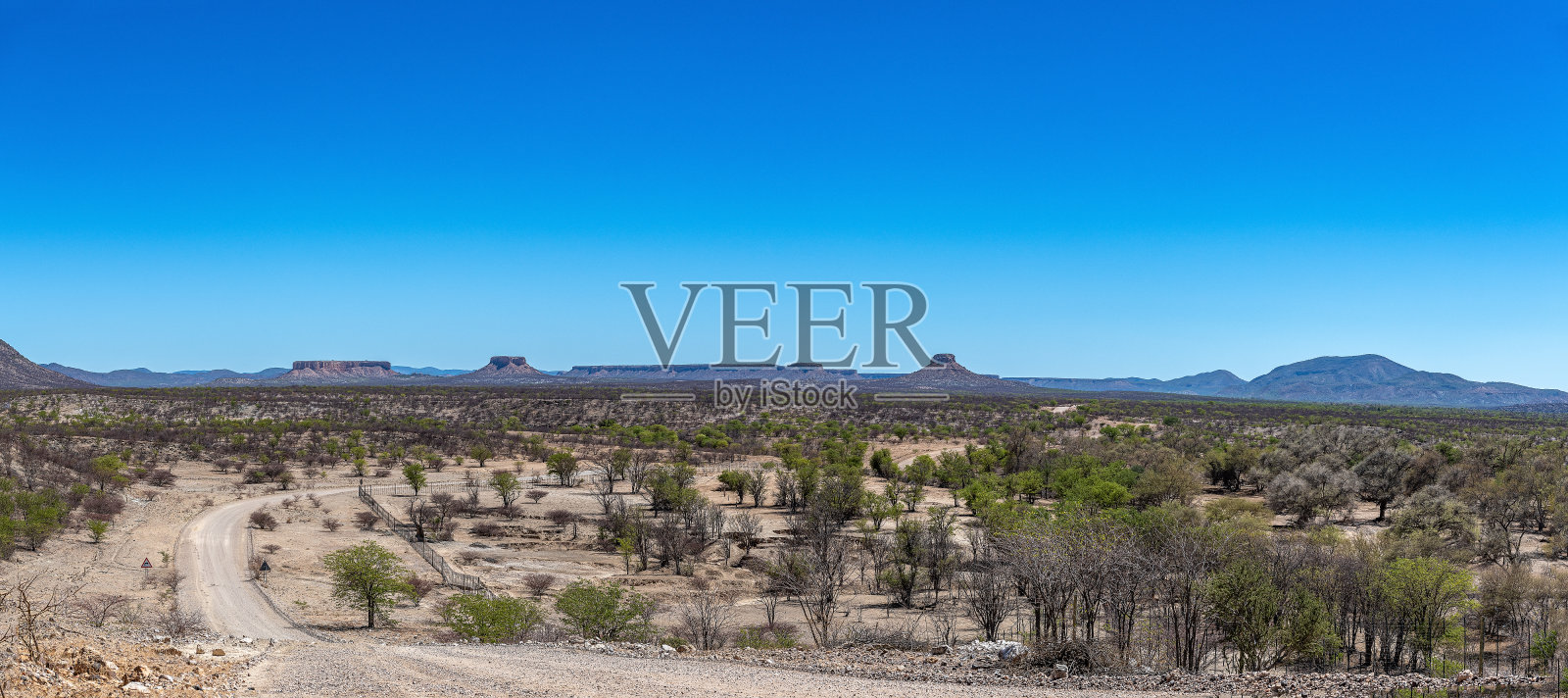 纳米比亚的乌加布河和梯田照片摄影图片