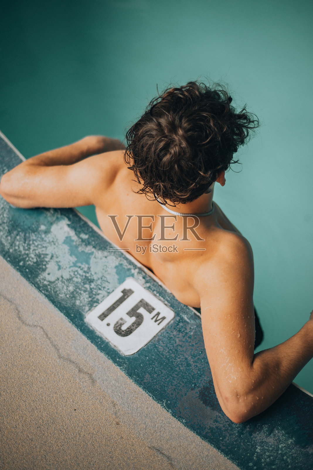 下午游泳照片摄影图片