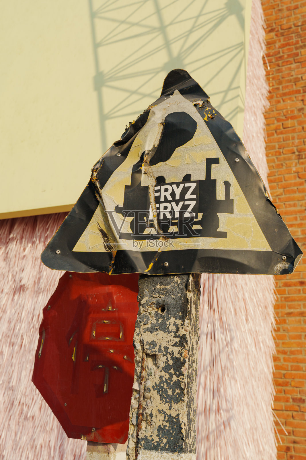 中文列车标志和停车标志照片摄影图片