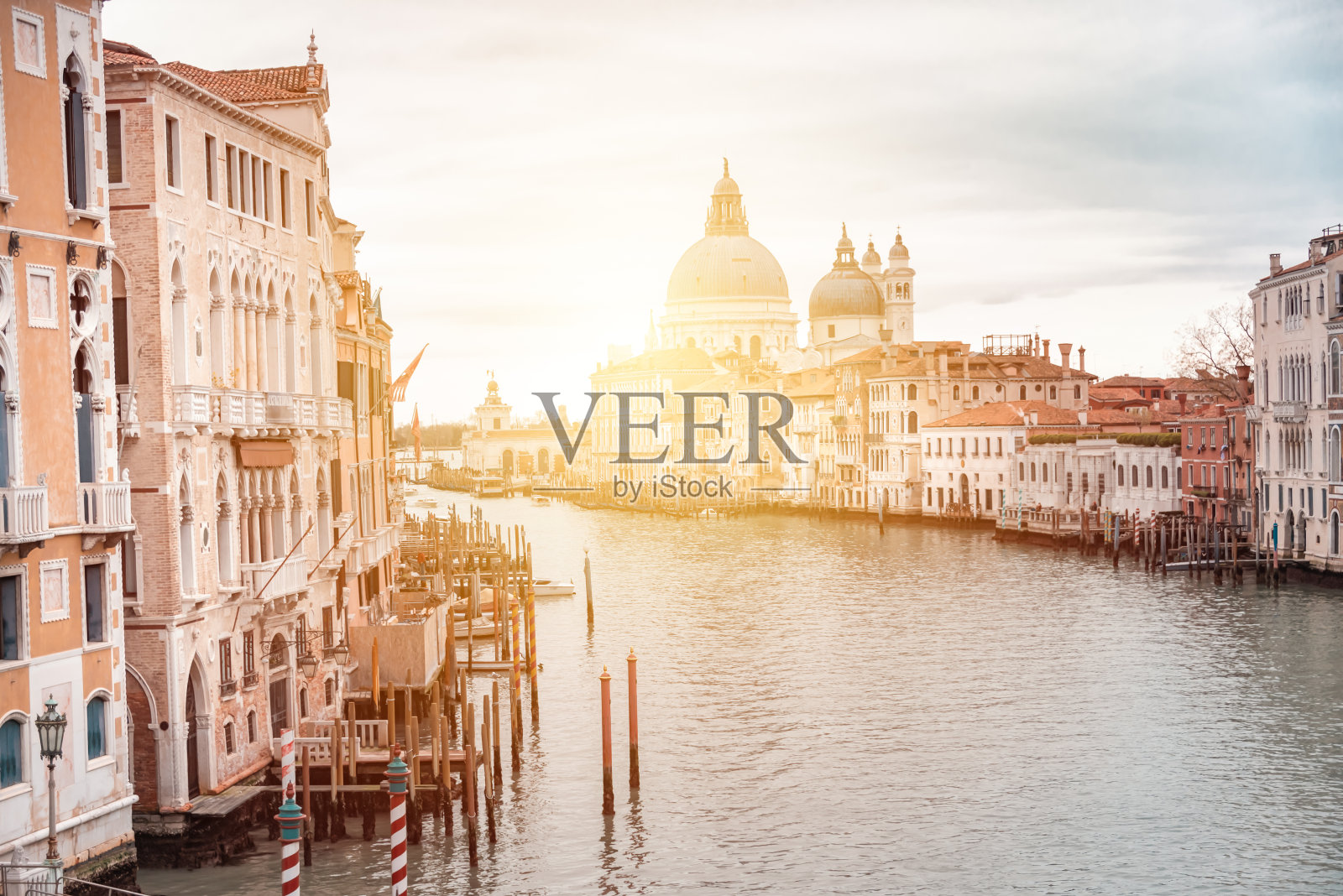 日落时分的意大利威尼斯大运河照片摄影图片