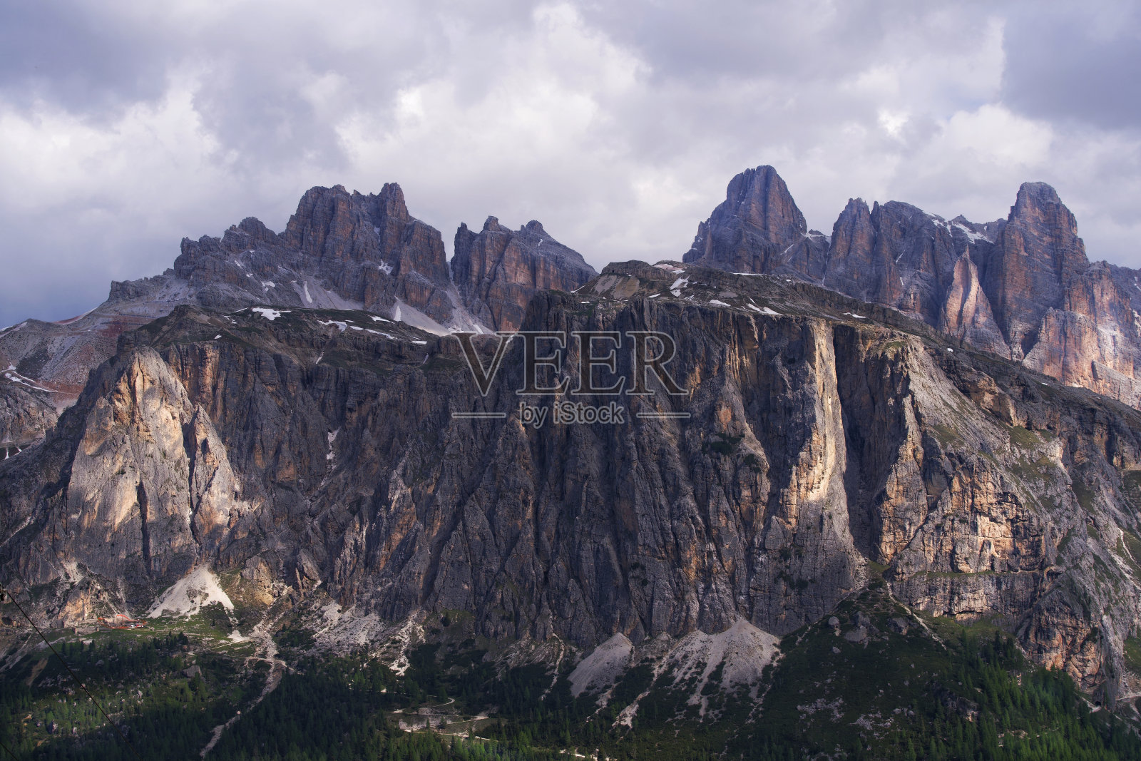 雄伟的意大利白云岩山脉照片摄影图片
