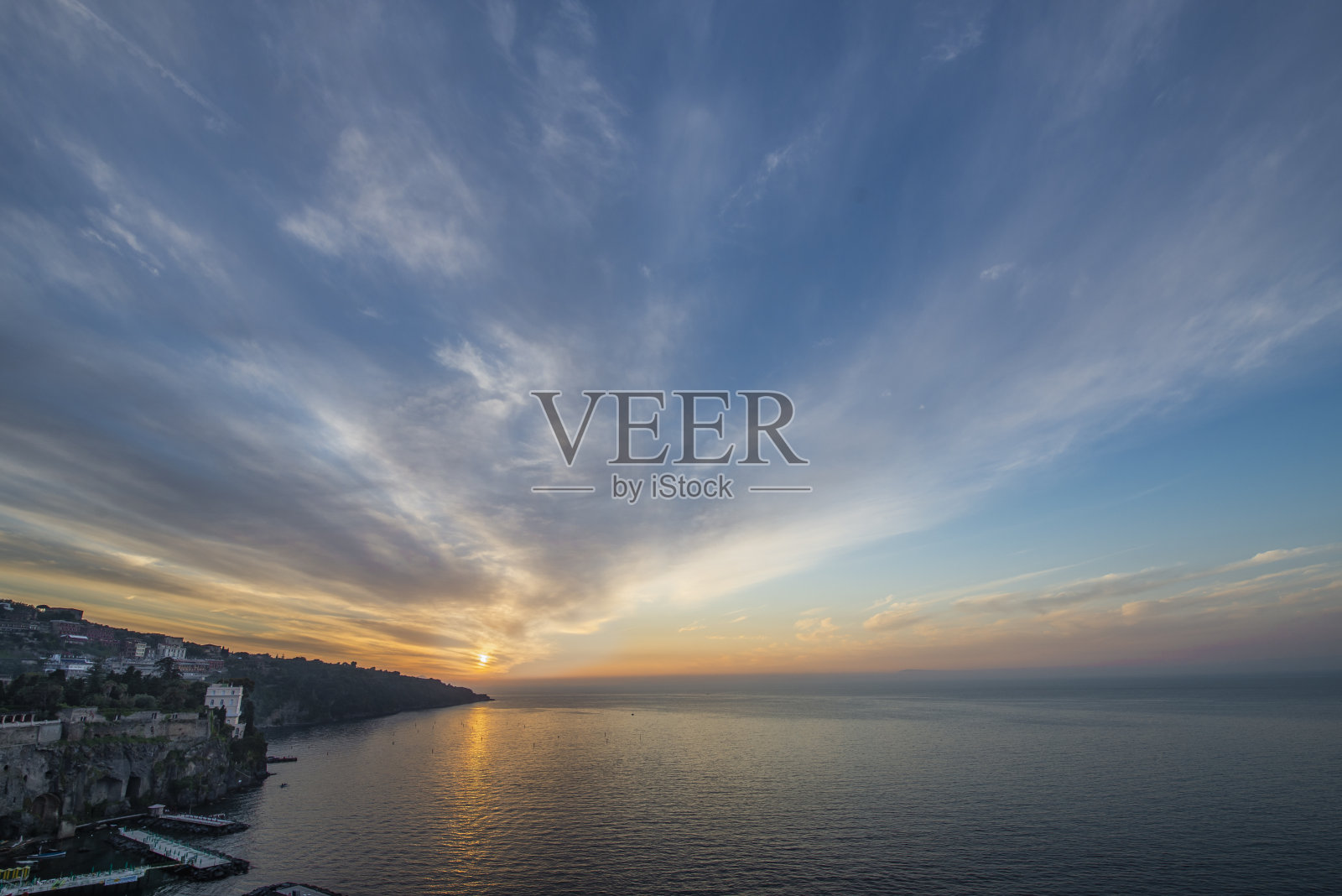 意大利阿马尔菲海岸的索伦托市照片摄影图片