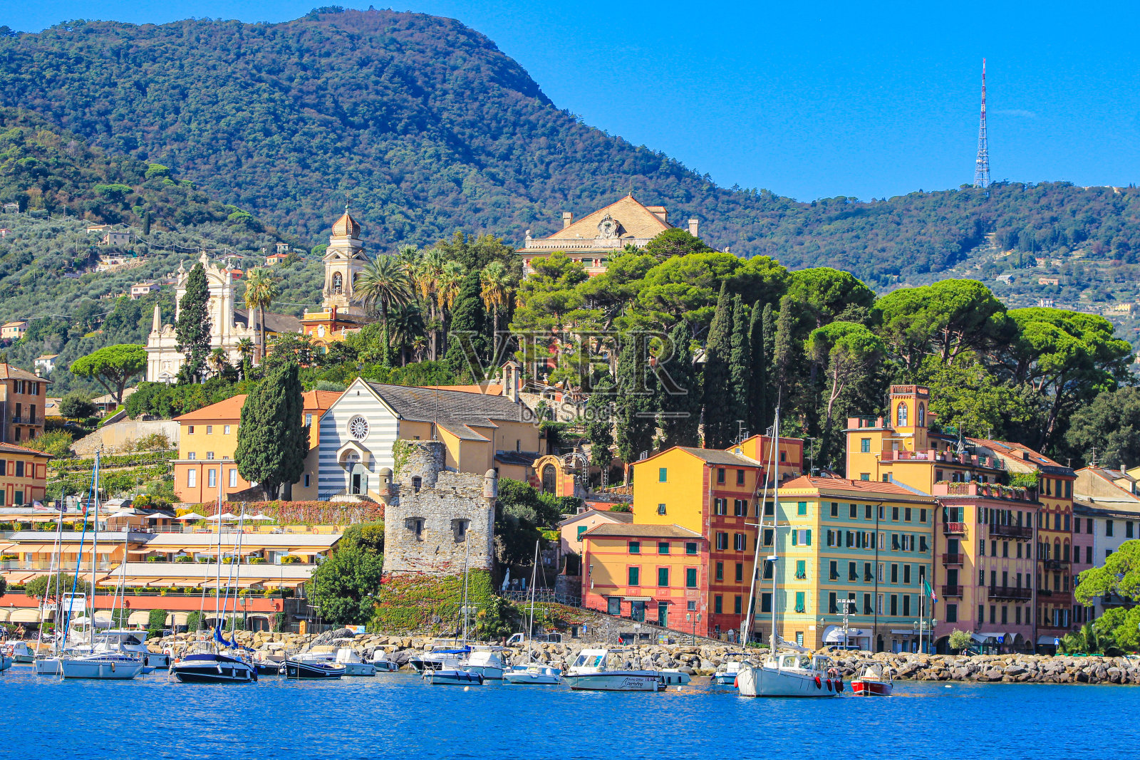 从水中俯瞰圣玛格丽塔大教堂全景照片摄影图片