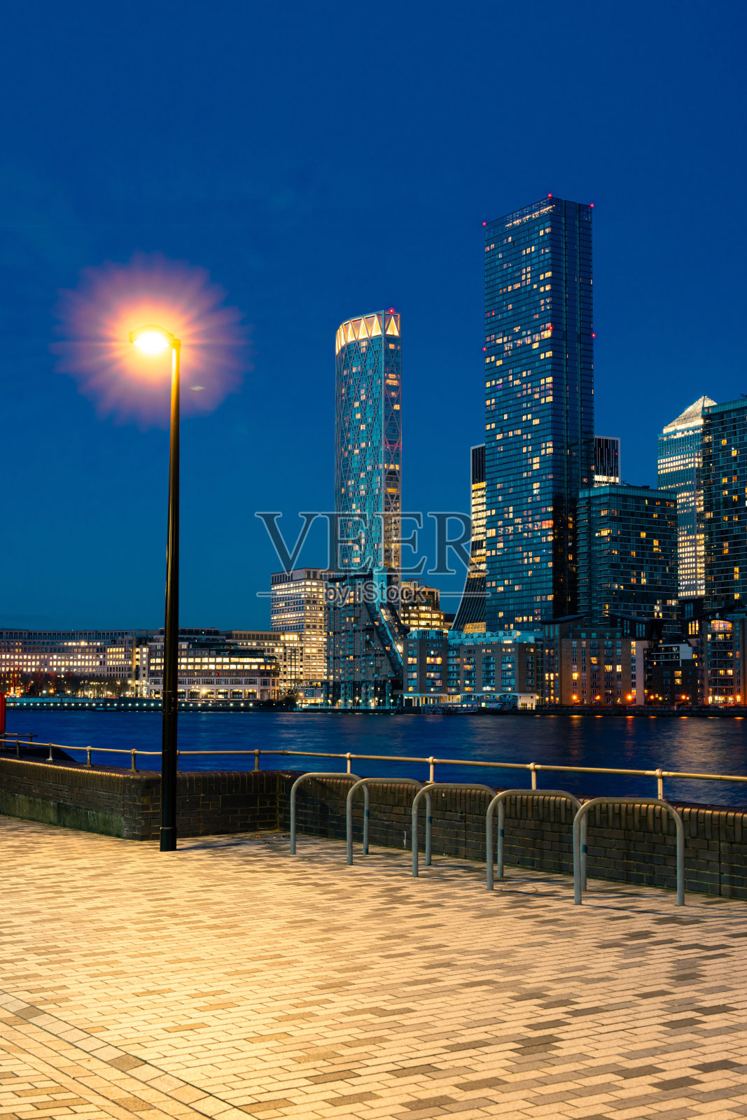 金丝雀码头的商业和住宅摩天大楼照片摄影图片