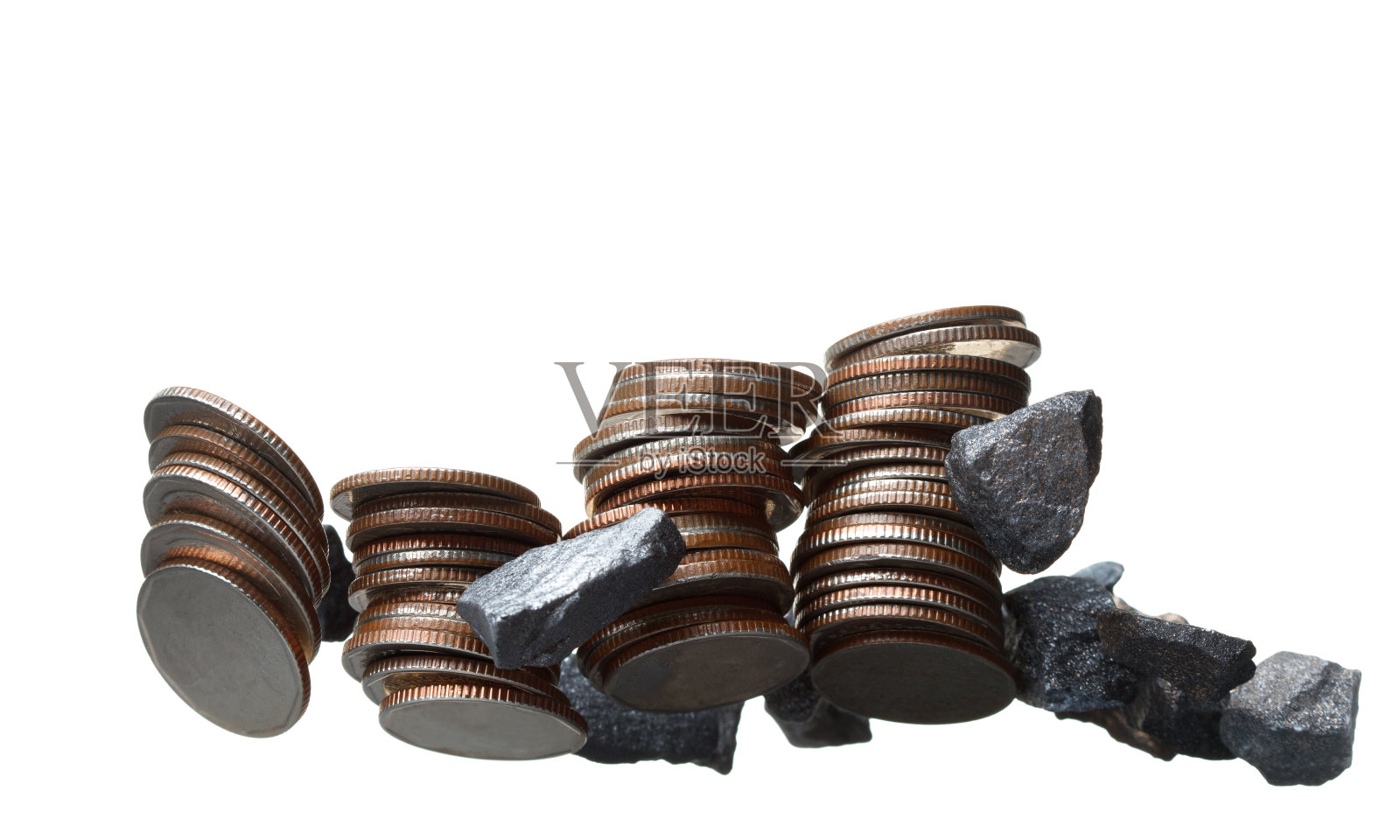 业务增长与高利润成功的金融投资。硬币堆在空中爆炸，银块代表快乐的钱。白底隔离照片摄影图片