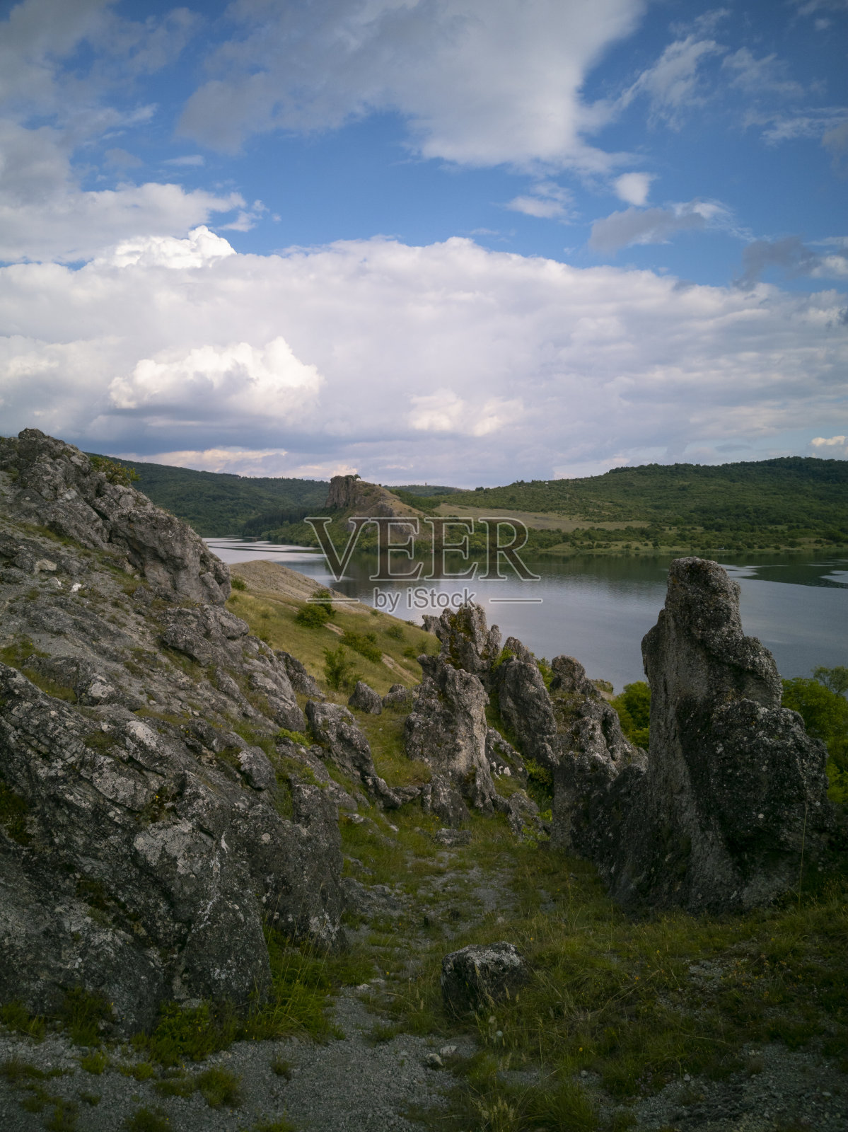 雄伟的湖泊景观。照片摄影图片