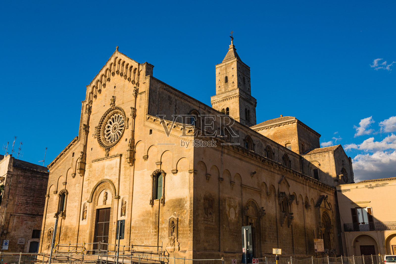 意大利马泰拉的马泰拉大教堂照片摄影图片