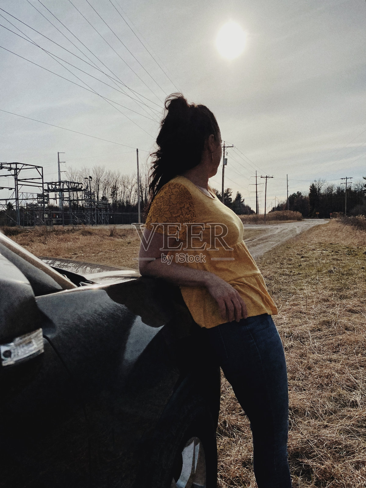 路边冒险，停下来享受这一刻。照片摄影图片