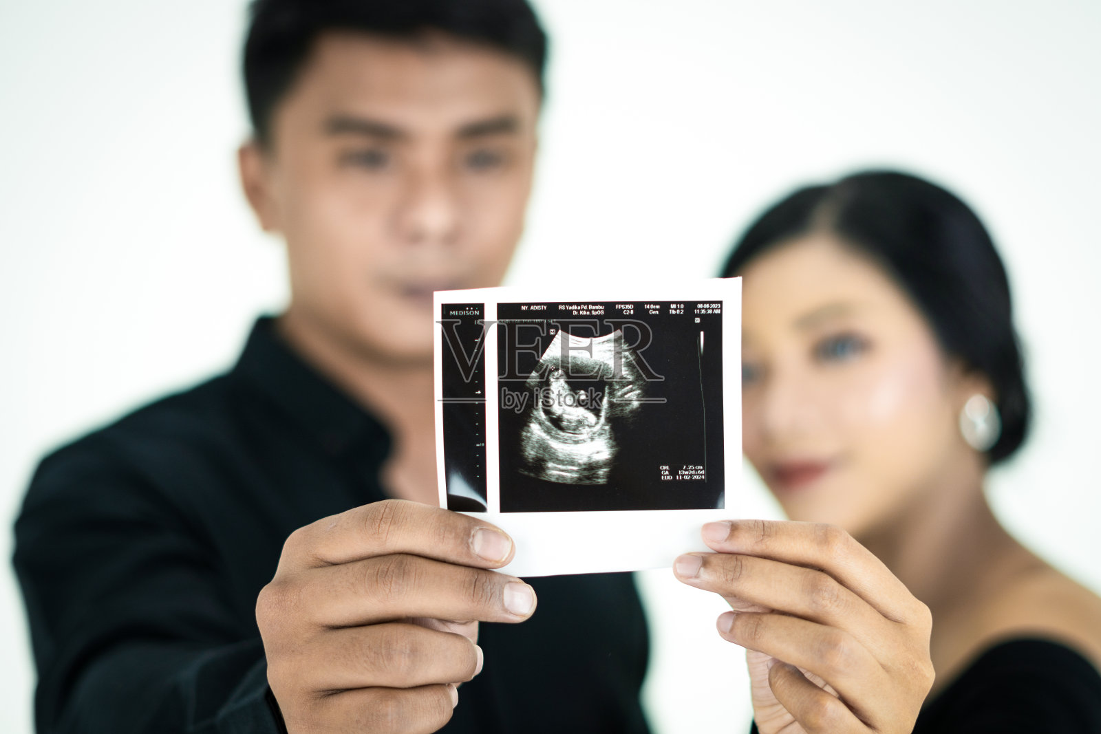 工作室的孕妇概念照片摄影图片