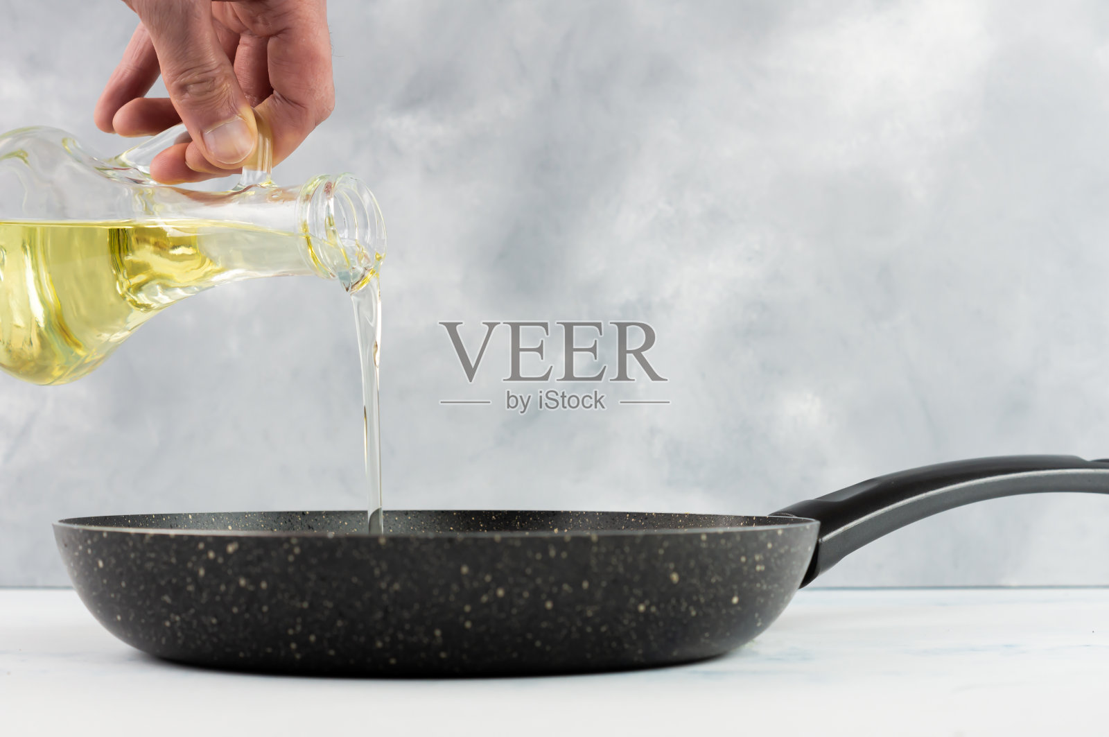 瓶装食用油，葵花籽油，厨房准备，向日葵照片摄影图片