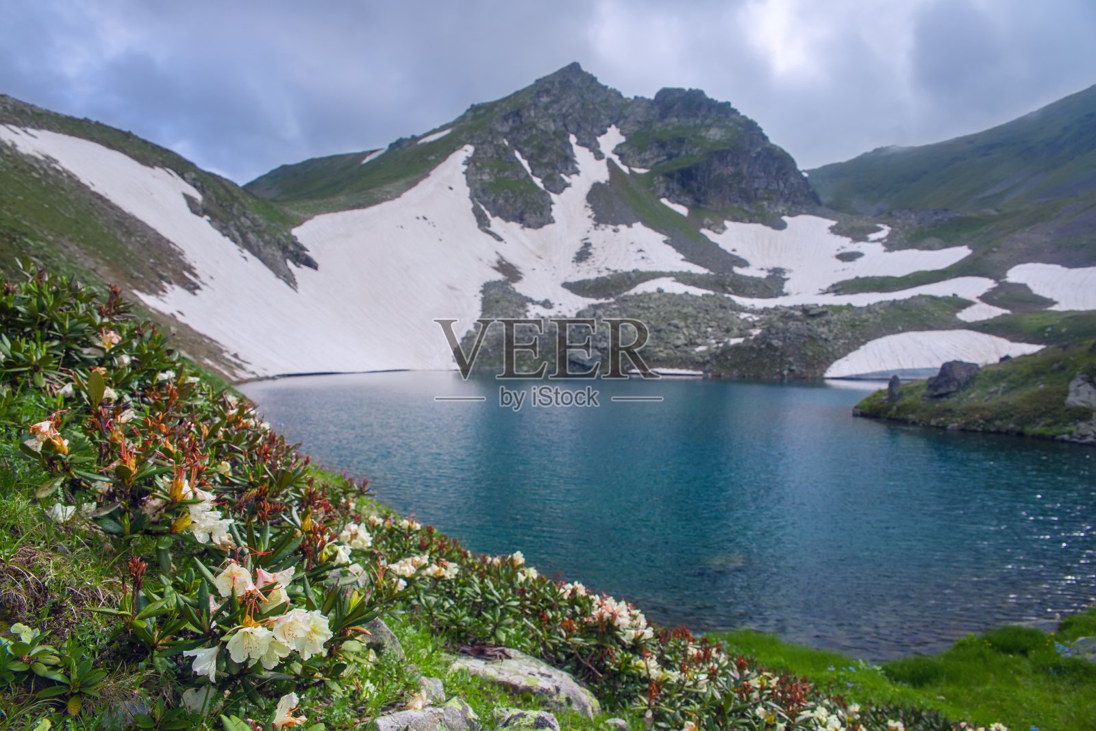 山、湖、花照片摄影图片