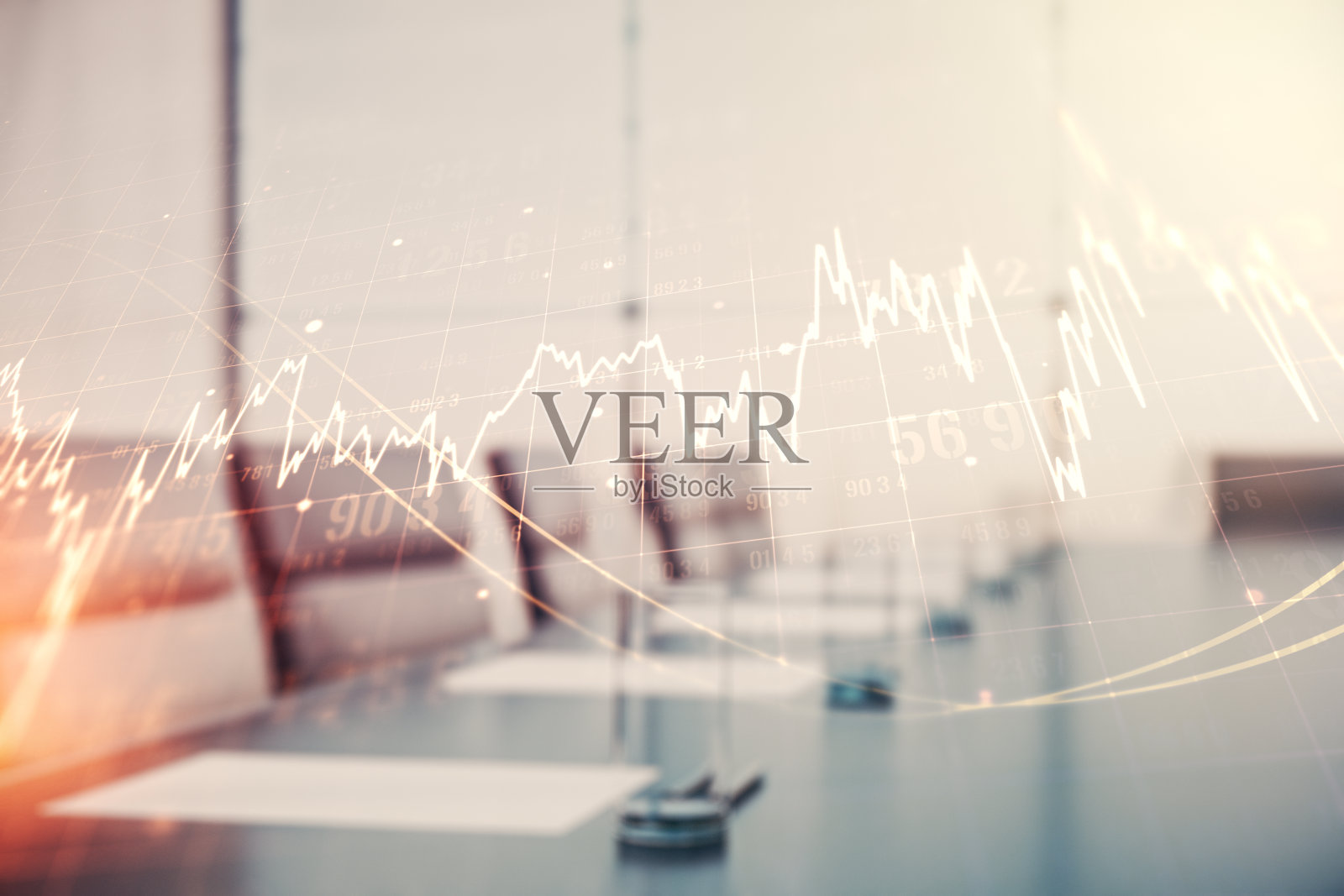 双重曝光的抽象创意财务图全息图在现代会议室的背景下，研究和策略概念照片摄影图片