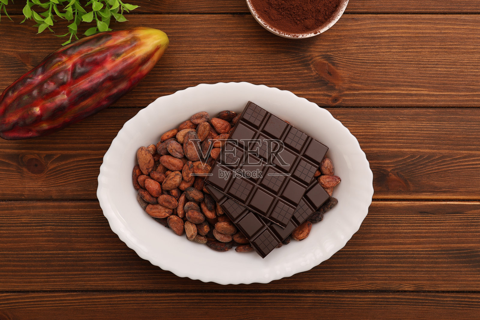 可可豆和可可粉的巧克力照片摄影图片