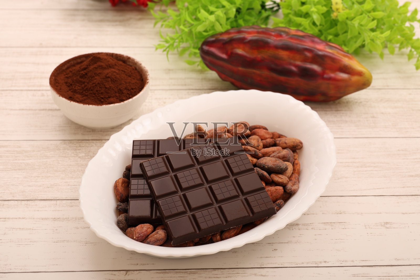可可豆和可可粉的巧克力照片摄影图片