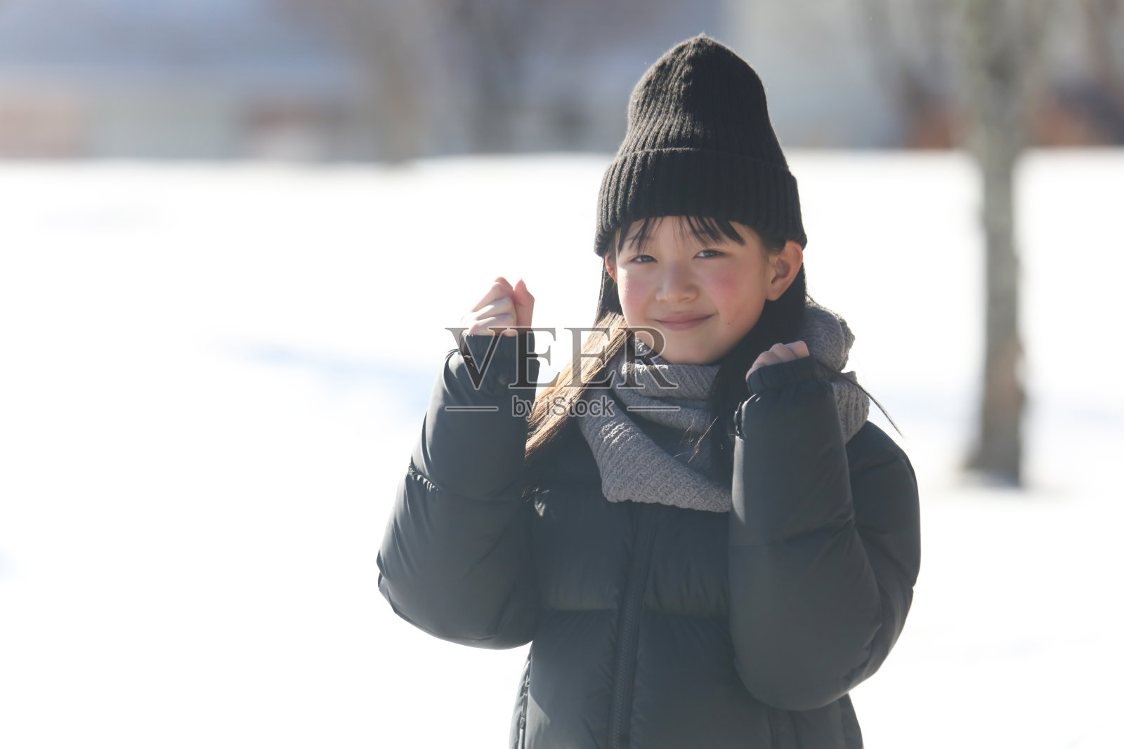 微笑的女孩照片摄影图片