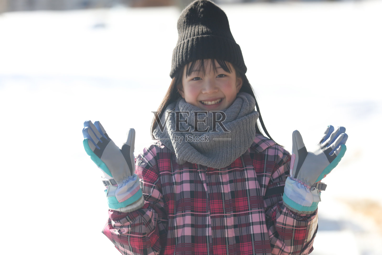 微笑的女孩照片摄影图片