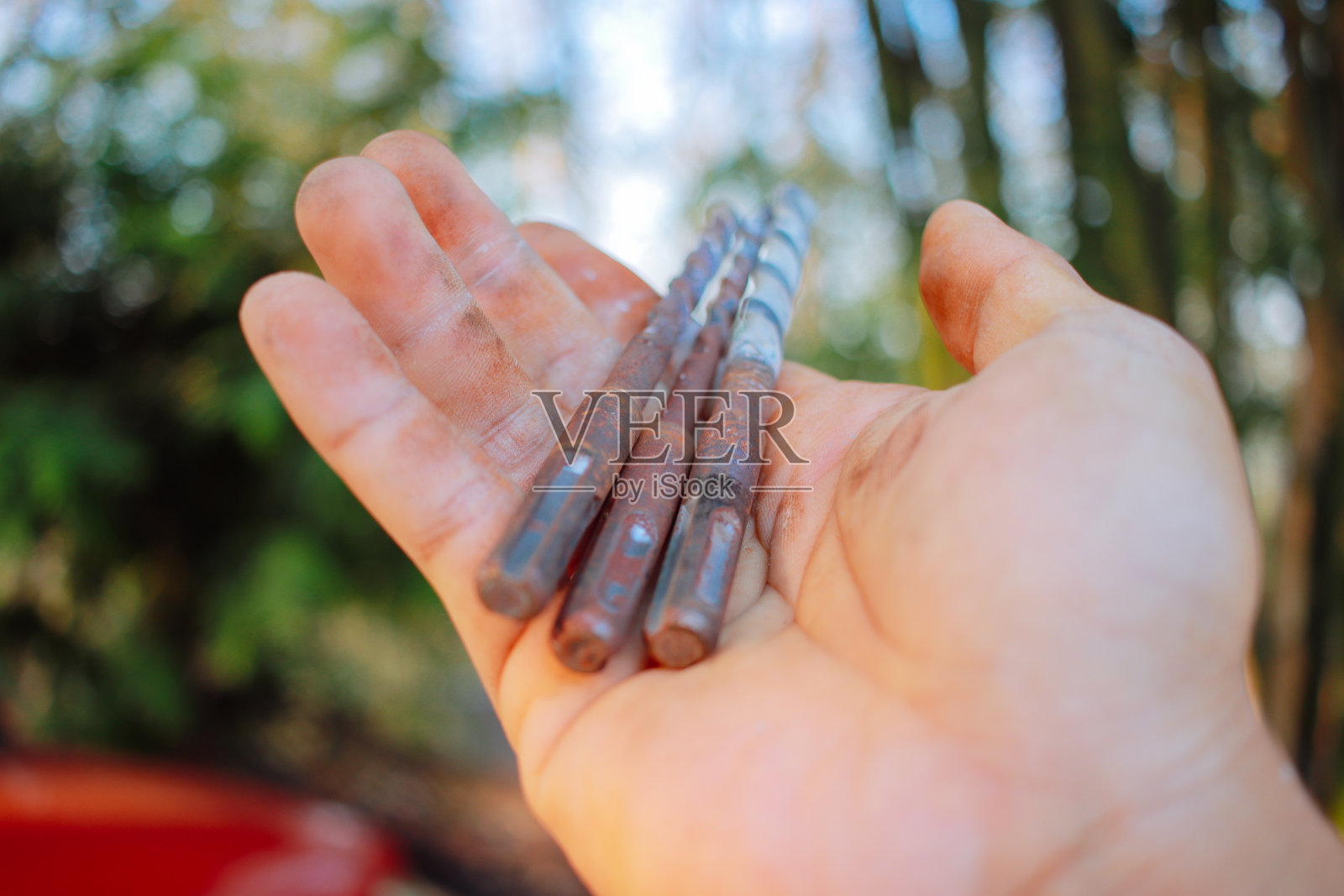 生锈的混凝土钻头照片摄影图片