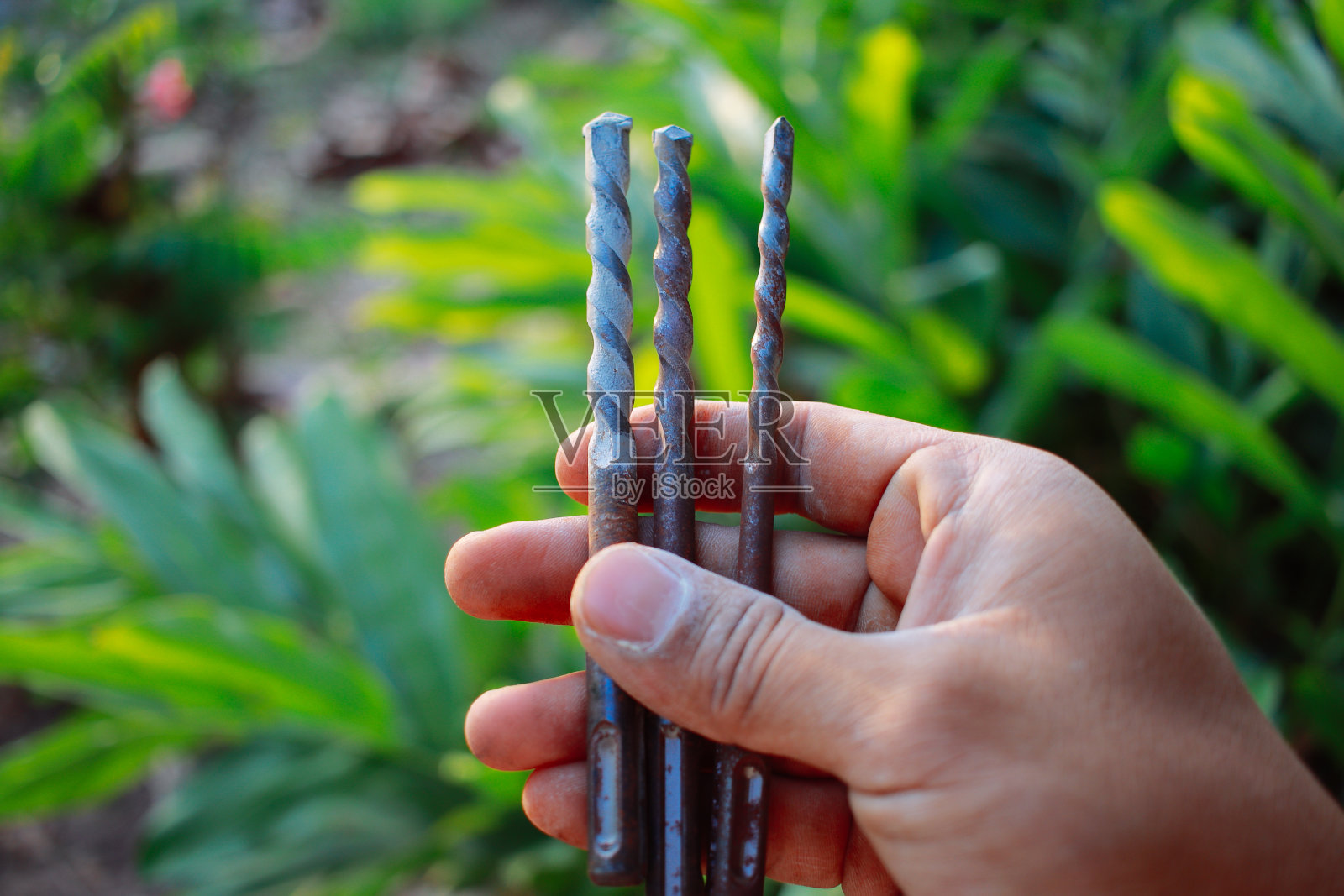 生锈的混凝土钻头照片摄影图片