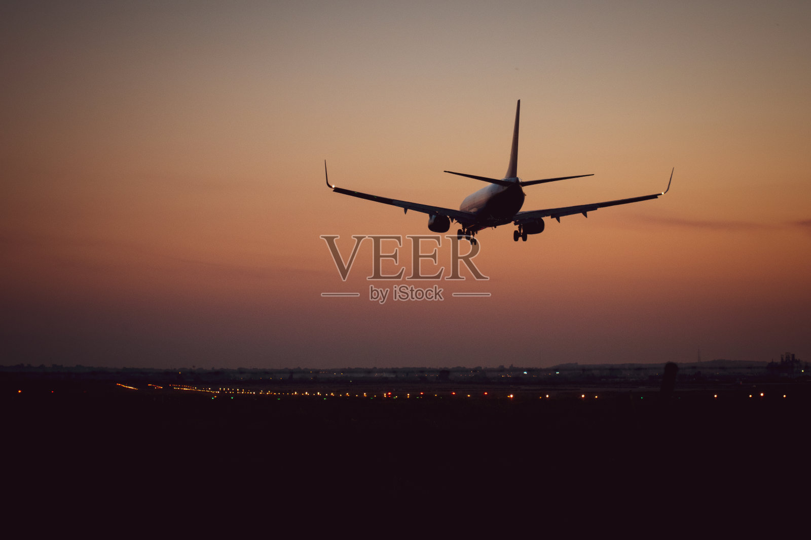 飞机即将着陆照片摄影图片