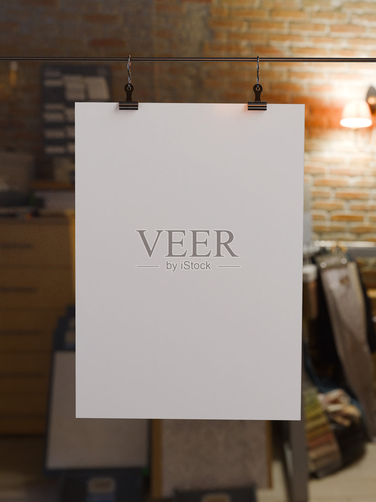 海报模型与乡村背景照片摄影图片