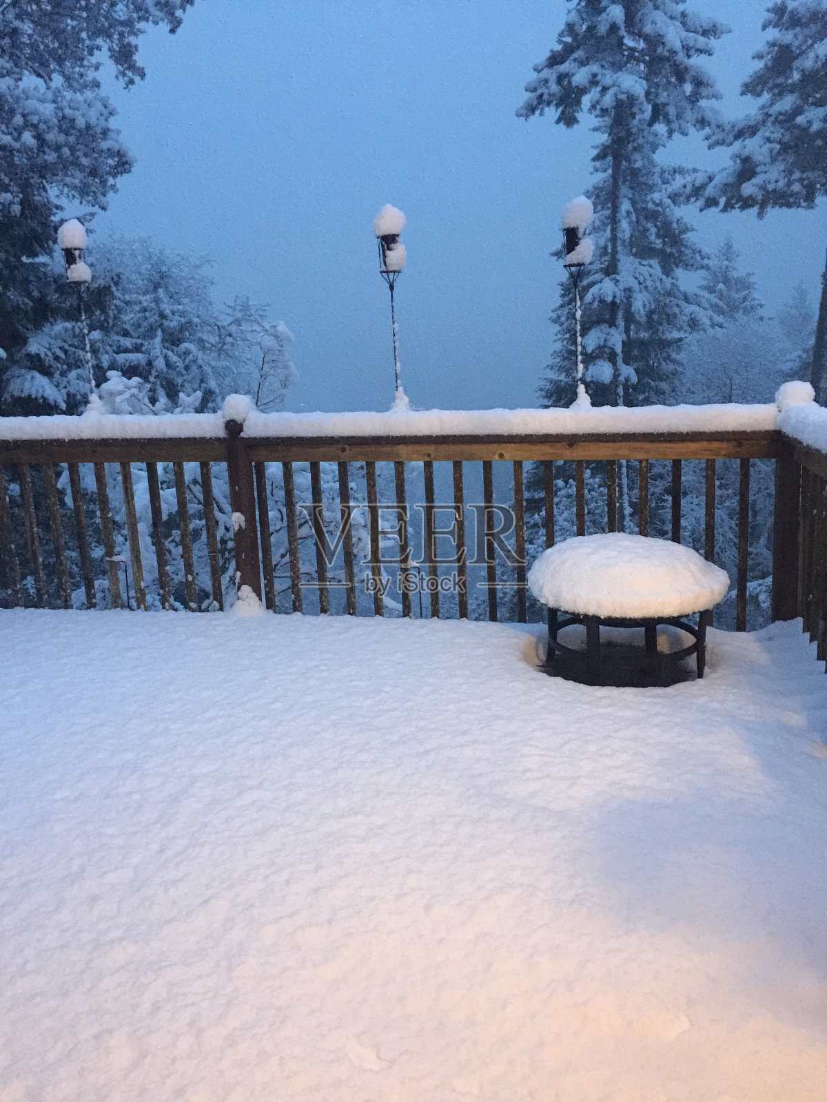 白雪皑皑的门廊照片摄影图片
