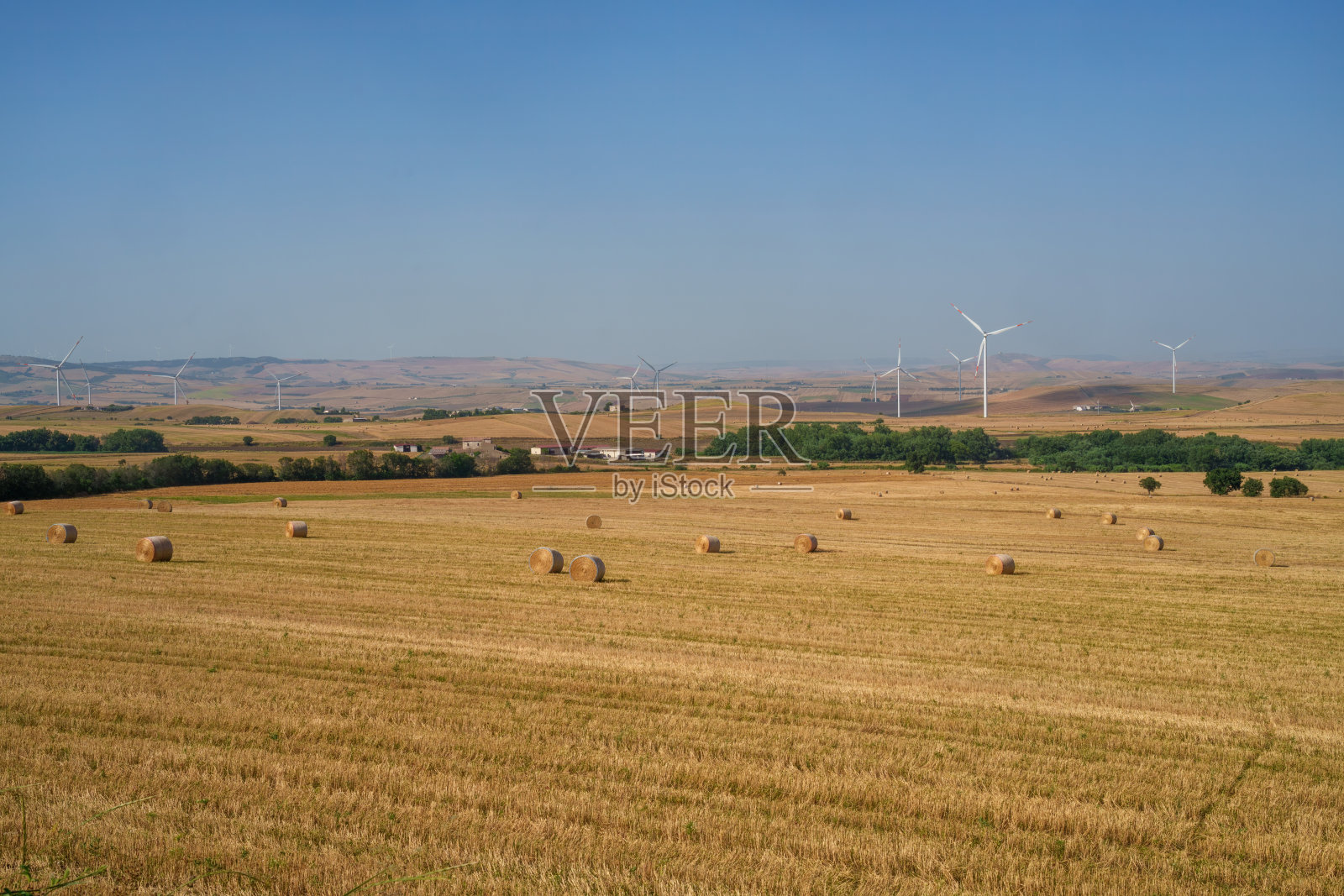 意大利巴西利卡塔，奥皮多卢卡诺和圣奇里科附近的乡村景观照片摄影图片