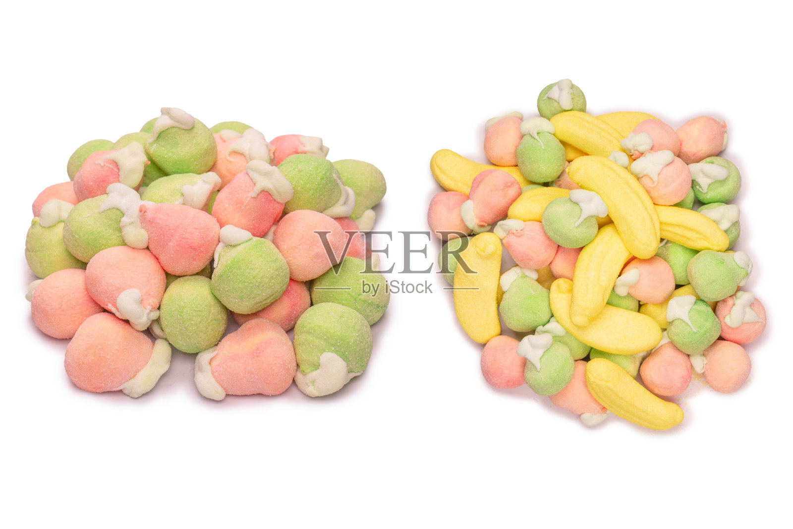 混合果冻彩色糖果和棉花糖孤立在白色背景。照片摄影图片