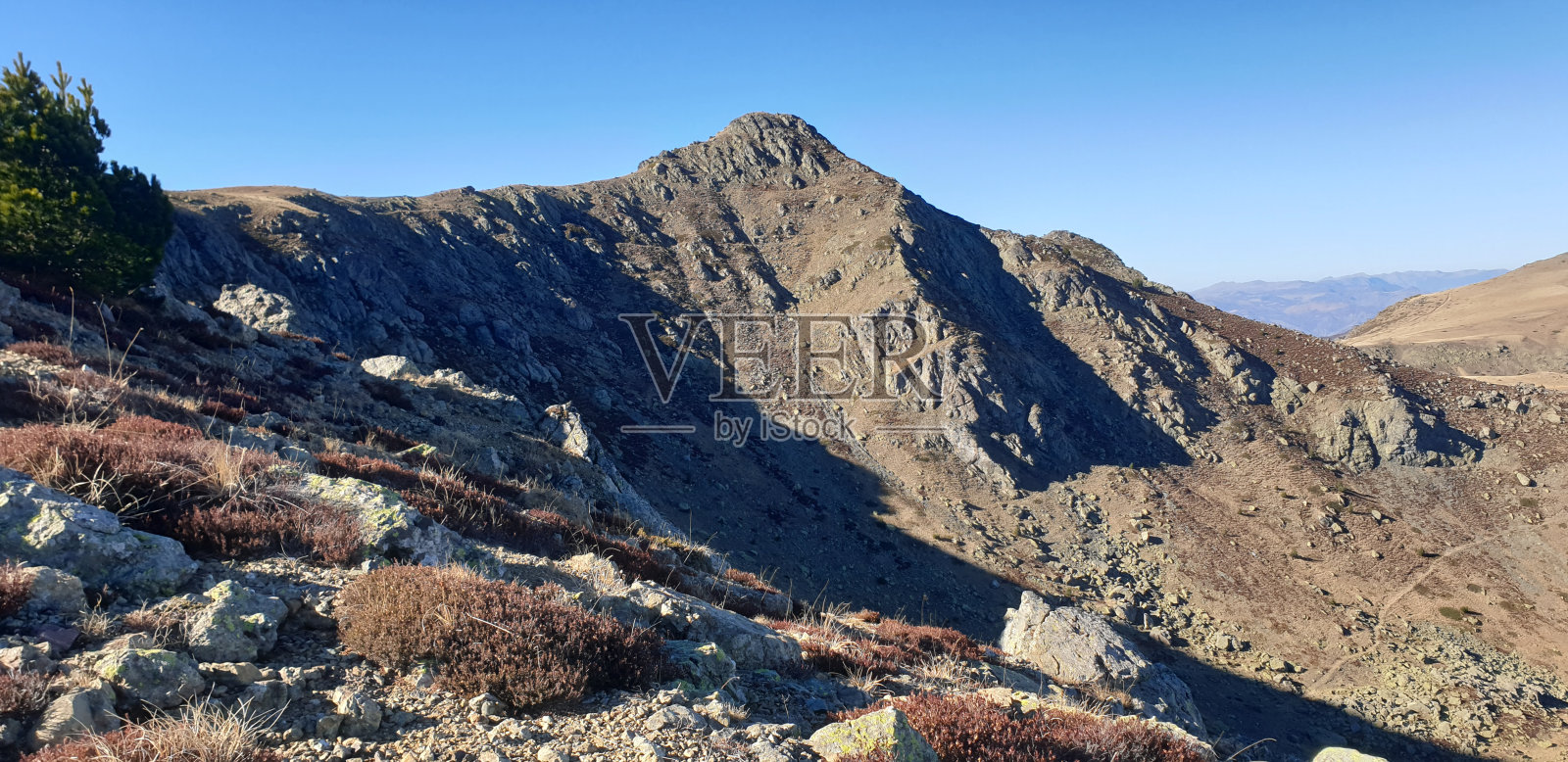 大自然的威严:徒步旅行和山地冒险照片摄影图片