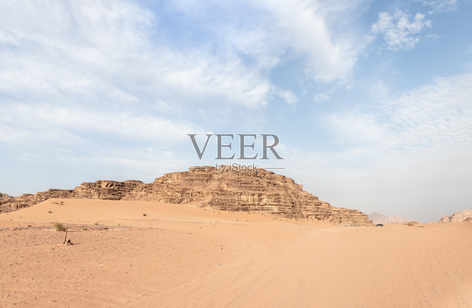 约旦安曼附近瓦迪拉姆无尽的红色沙漠的壮丽照片摄影图片