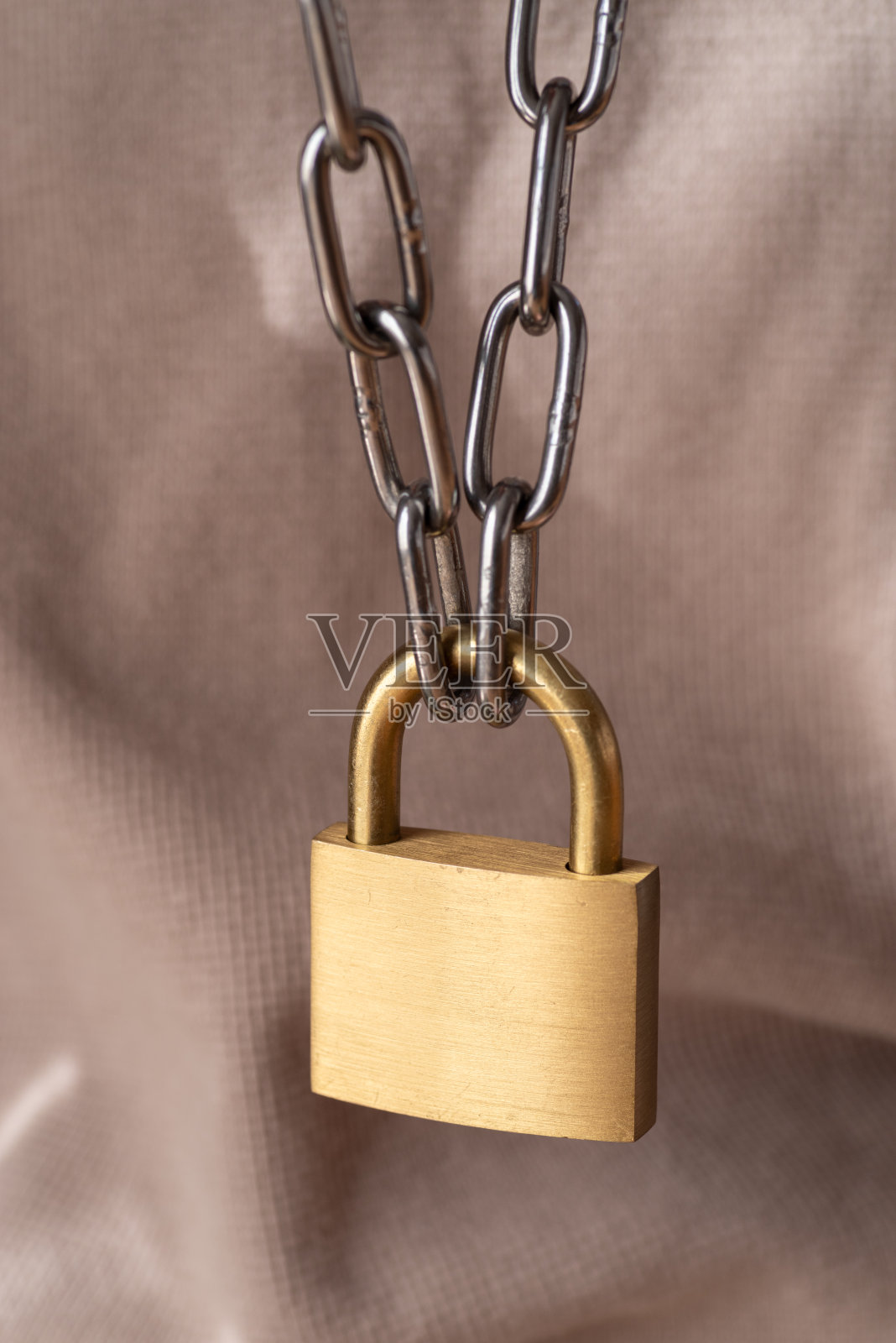 挂锁和链条照片摄影图片