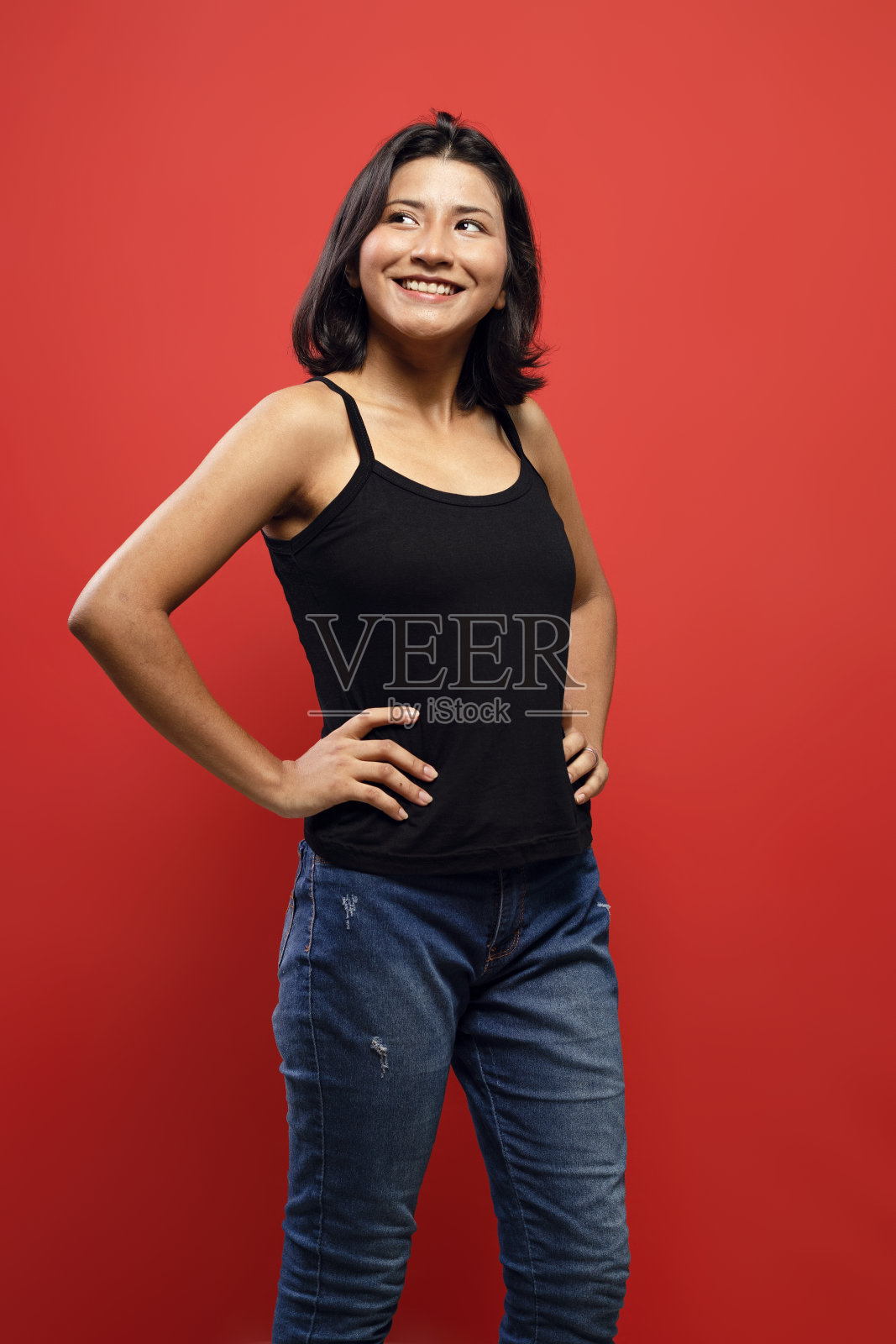 穿黑衬衫的巴西女人照片摄影图片