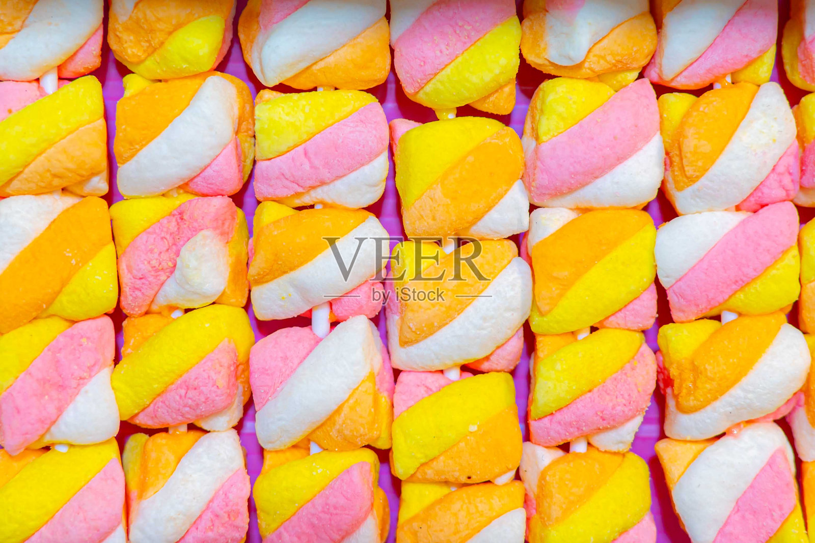 由糖和果冻制成的甜点照片摄影图片